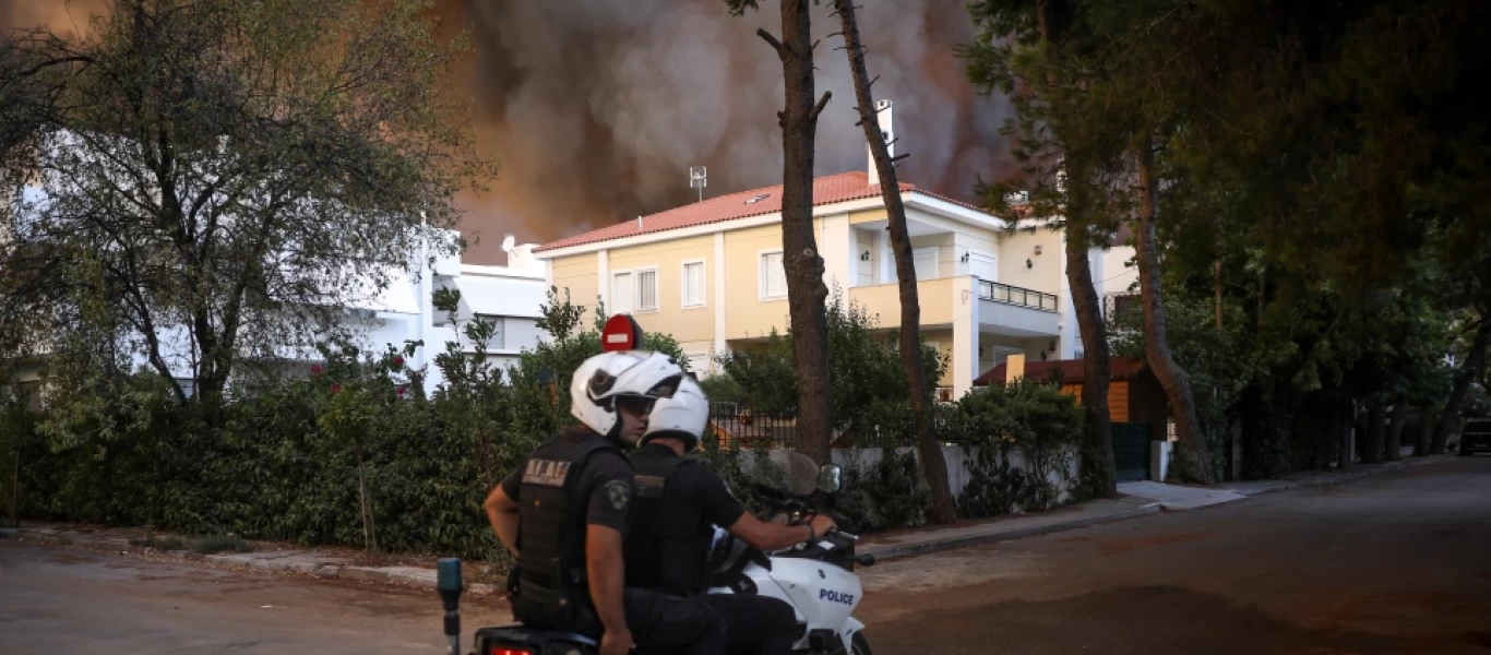 Φωτιά στη Βαρυμπόμπη: Σε ξενοδοχεία με έξοδα του κράτους η διανυκτέρευση των πυρόπληκτων